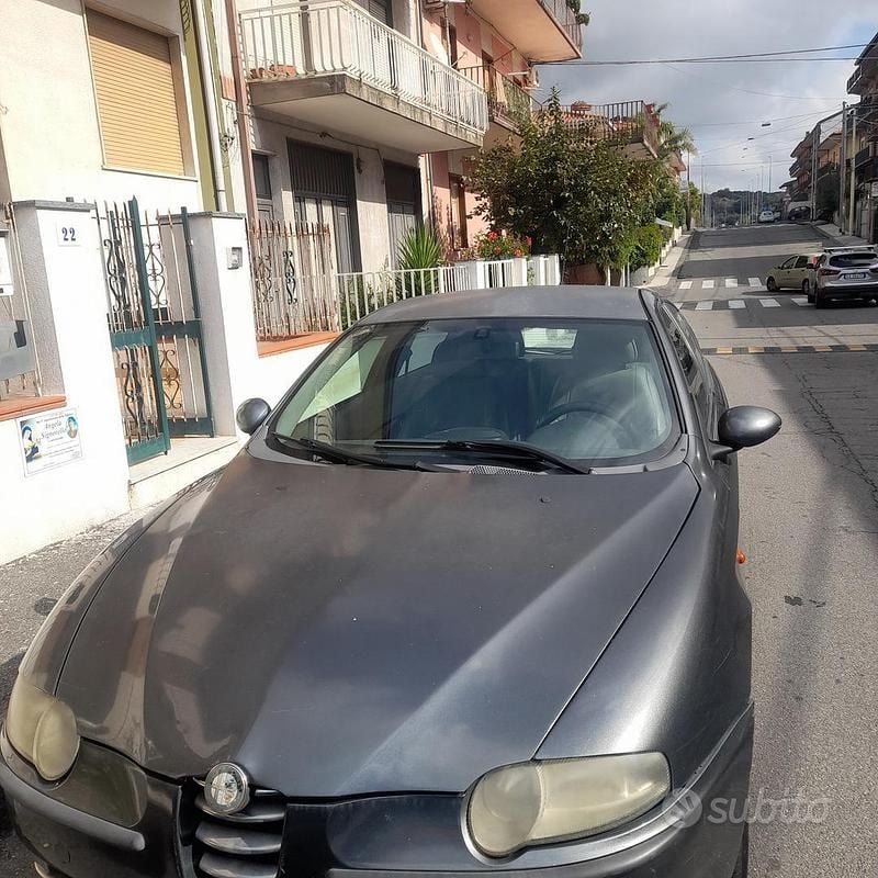 Usata Alfa Romeo 147 100 CV (73 kW) 2002 Utilitaria