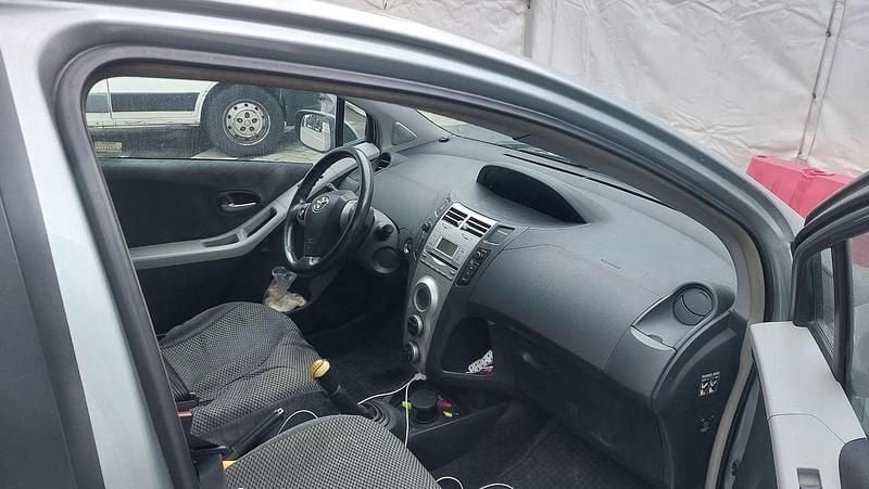 Usata Toyota Yaris Sol 90 CV (66 kW) 2006 Utilitaria
