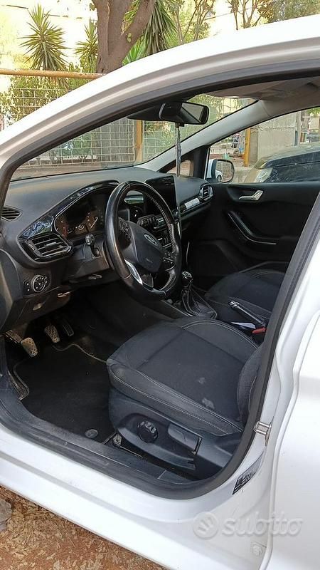 Usata Ford Fiesta 85 CV (62 kW) 2019 Bianco Berlina