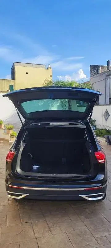 Usata VW Tiguan Life 122 CV (89 kW) 2021 Nero SUV