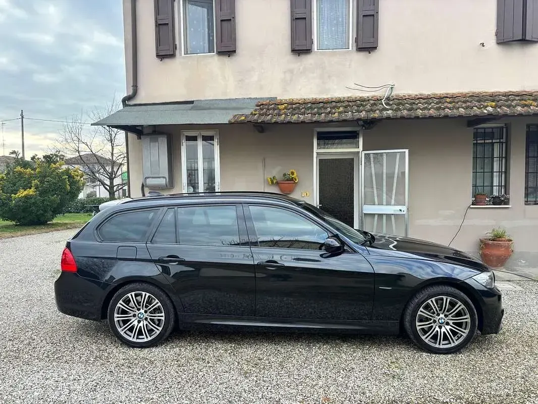 Begagnad BMW 330 M Sport 245 HK (180 kW) 2011 Svart Kombi