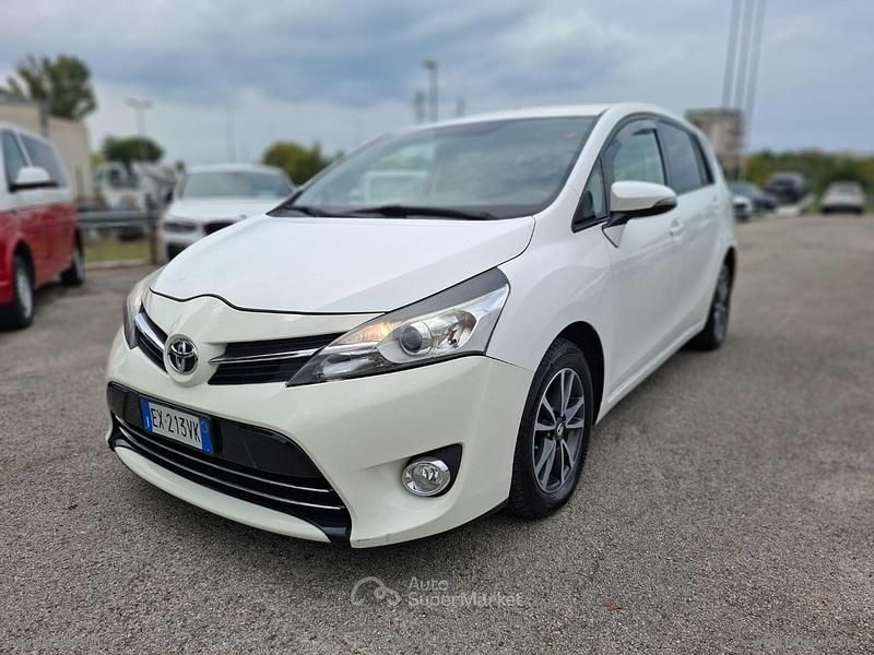Usata Toyota Verso Style 111 CV (81 kW) 2014 Bianco Monovolume