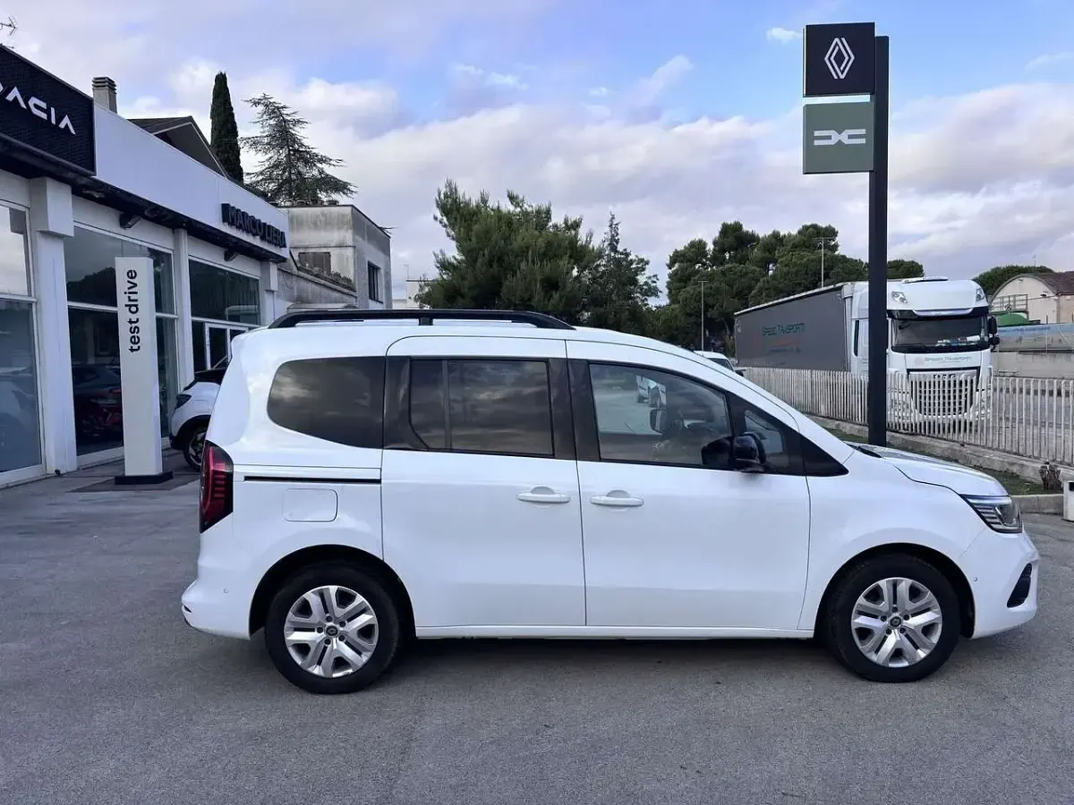 Usata Renault Kangoo Intens 95 CV (69 kW) 2022 Bianco Monovolume