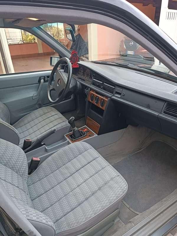Usata Mercedes 190 109 CV (80 kW) 1992 Berlina