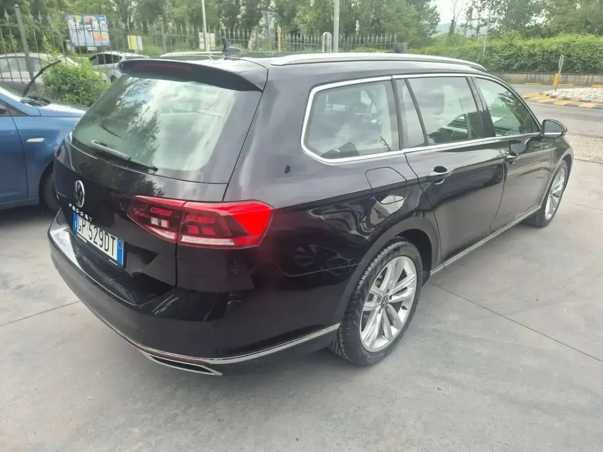 Usata VW Passat Business 150 CV (110 kW) 2023 Nero Station wagon