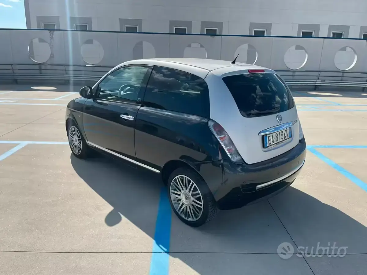 Usata Lancia Ypsilon 75 CV (55 kW) 2011 Utilitaria