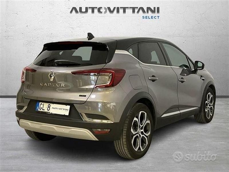 Usata Renault Captur Techno 145 CV (106 kW) 2022 Grigio scuro SUV