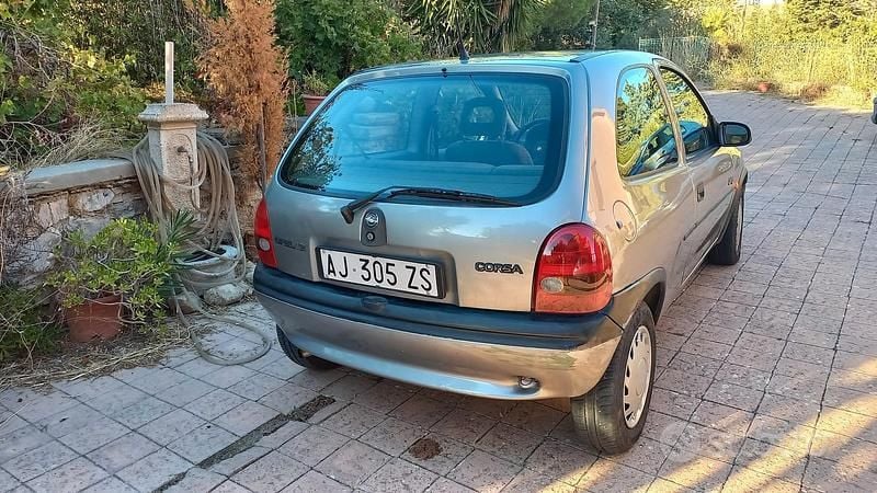 Usata Opel Corsa 54 CV (39 kW) 1997 Grigio Utilitaria