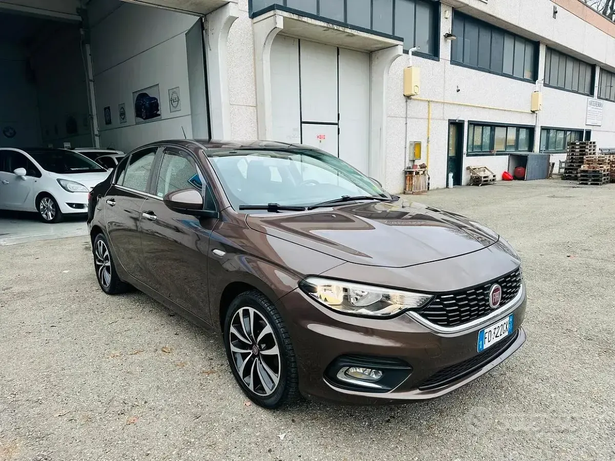 Usata Fiat Tipo Lounge 120 CV (88 kW) 2016 Marrone Berlina