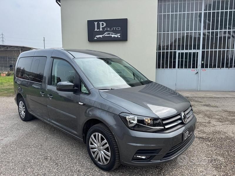Usata VW Caddy 102 CV (75 kW) 2017 Grigio Monovolume