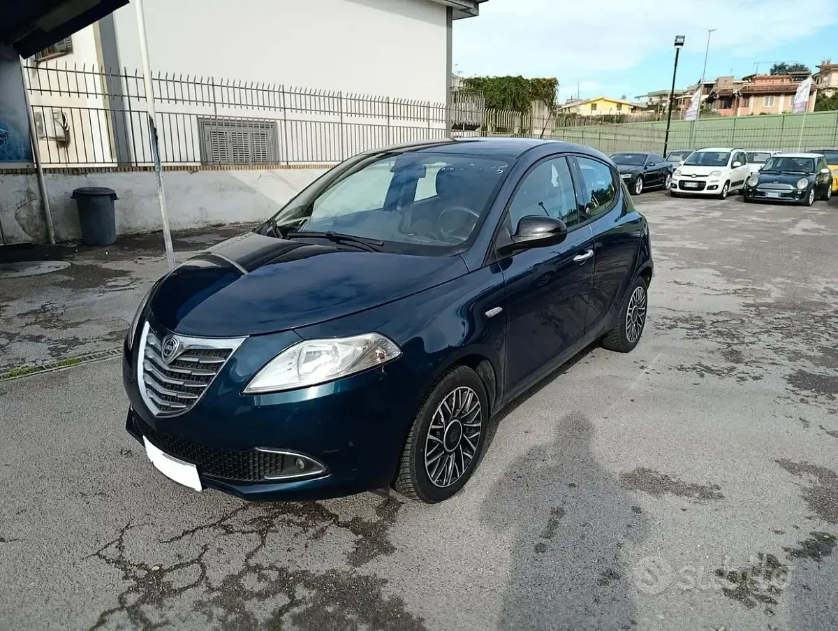 Usata Lancia Ypsilon Gold 95 CV (69 kW) 2015 Blu Utilitaria