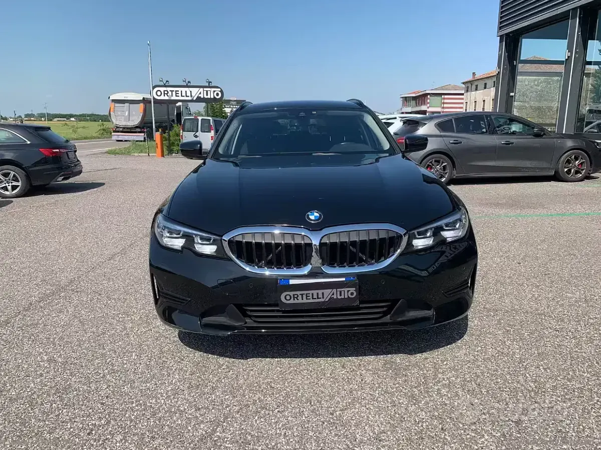Usata BMW 318 Advantage 150 CV (110 kW) 2022 Nero Station wagon