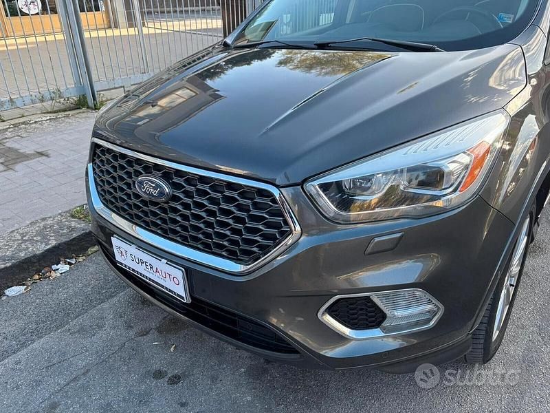 Usata Ford Kuga Vignale 150 CV (110 kW) 2017 Grigio SUV