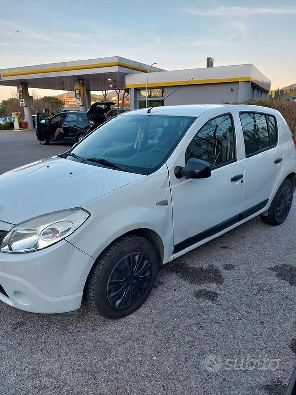 Usata Dacia Sandero 75 CV (55 kW) 2009 Bianco Berlina