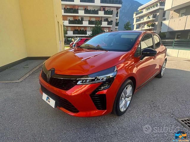 Usata Renault Clio V Evolution 91 CV (66 kW) 2024 Arancione Berlina