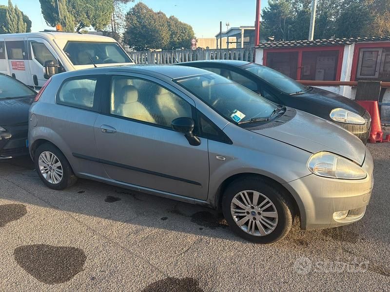 Blu Usata 2006 Fiat Punto Utilitaria | 700 € (Super prezzo) - Immagine 1/2