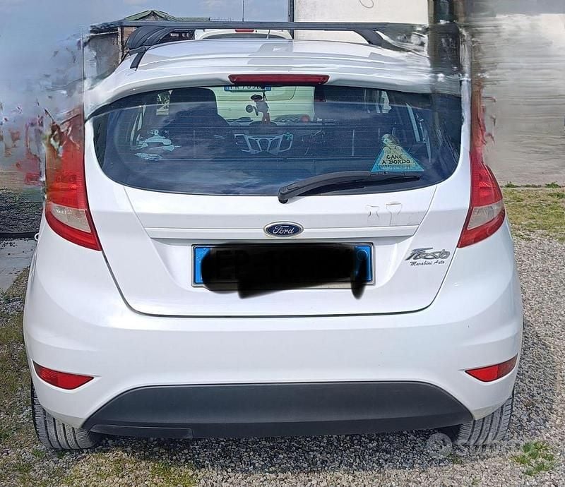 Usata Ford Fiesta 96 CV (70 kW) 2012 Bianco Utilitaria