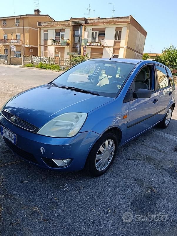 Usata Ford Fiesta 2002 Blu Utilitaria