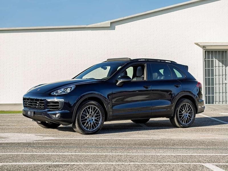 Usata Porsche Cayenne 250 CV (183 kW) 2017 Blu moonlight met. SUV