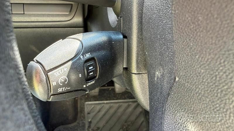 Usata Peugeot 208 Allure 81 CV (59 kW) 2014 Bianco Utilitaria