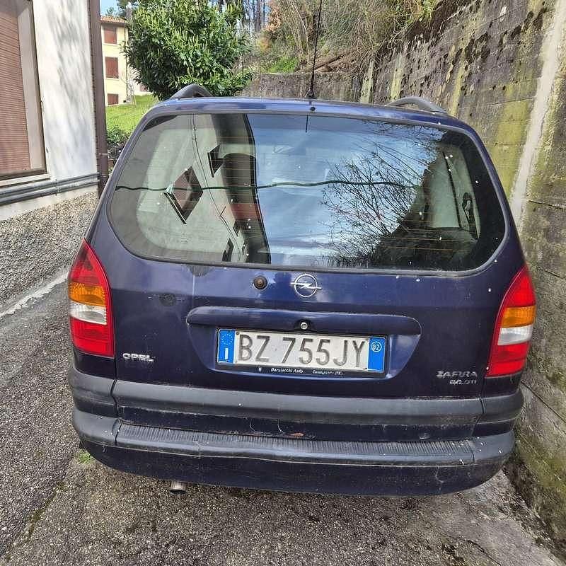 Usata Opel Zafira Elegance 101 CV (74 kW) 2002 Blu Monovolume