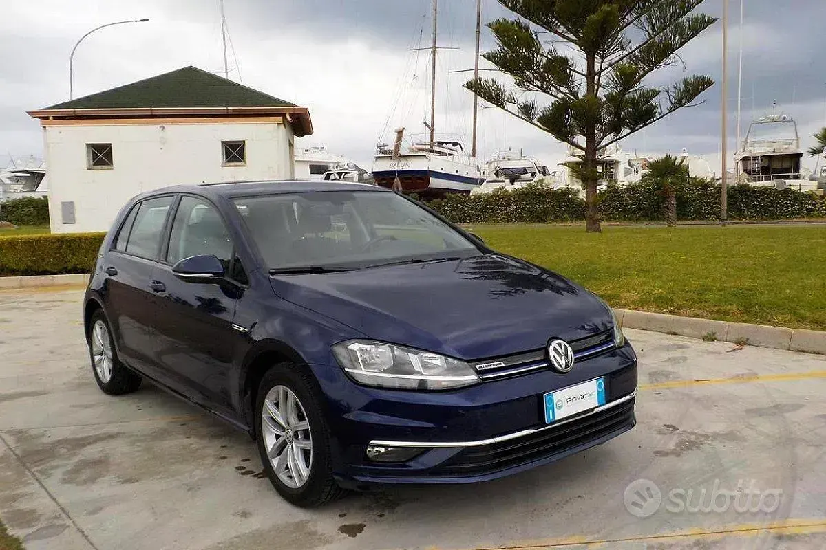 Usata VW Golf VII Highline 110 CV (80 kW) 2017 Blu Utilitaria
