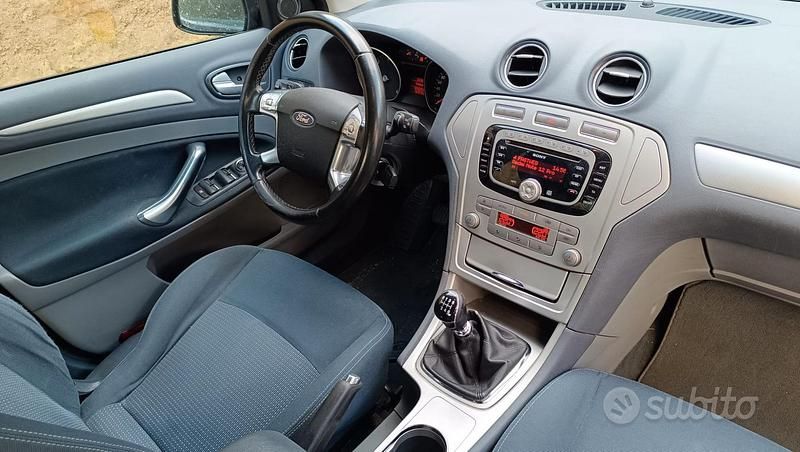 Usata Ford Mondeo 140 CV (102 kW) 2010 Blu Berlina