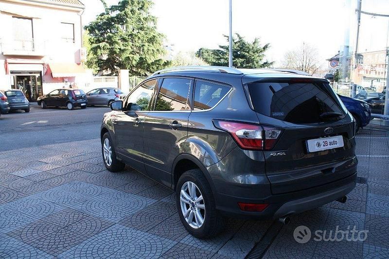 Usata Ford Kuga Titanium 120 CV (88 kW) 2018 Grigio scuro SUV