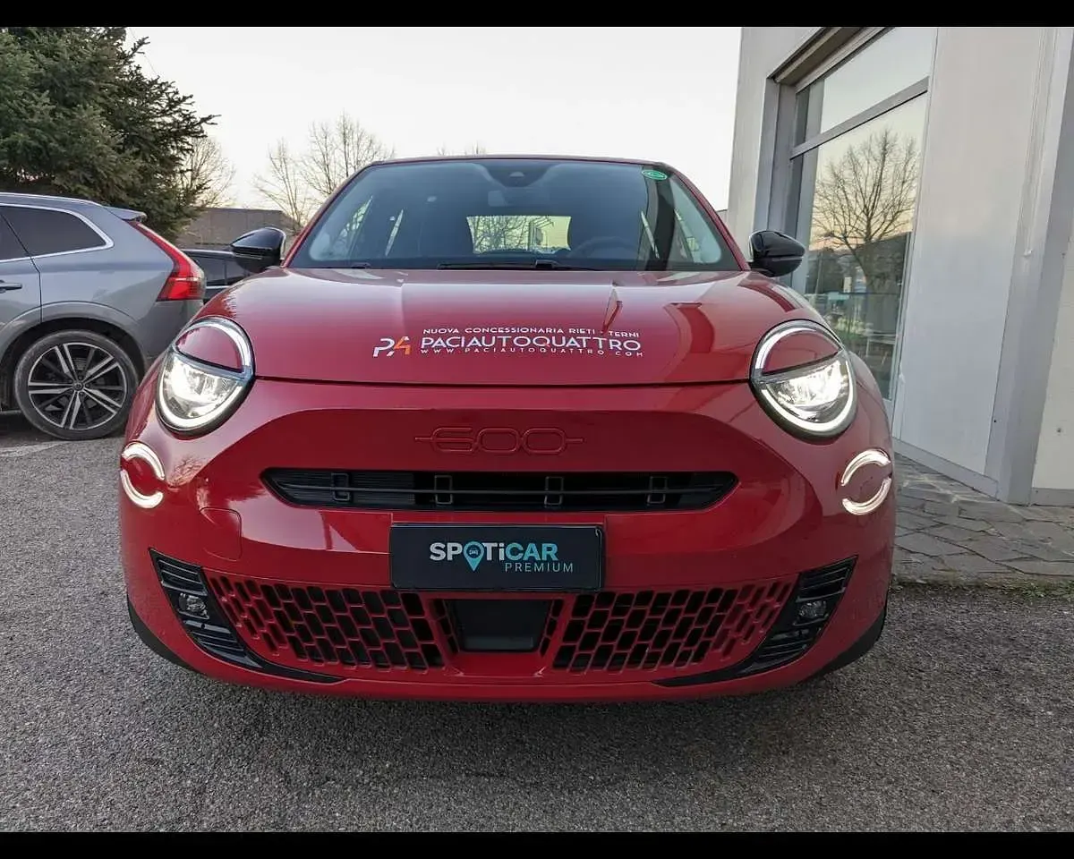 Usata Fiat 600E Red 61 kW (84 CV) 2023 Rosso pastello SUV