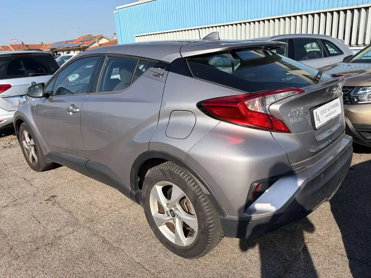 Usata Toyota C-HR Active 98 CV (72 kW) 2019 Argento SUV