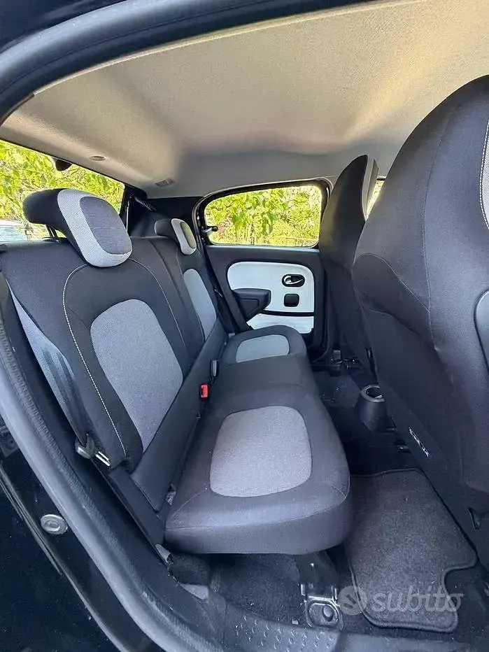Usata Renault Twingo Signature 65 CV (47 kW) 2021 Nero Utilitaria
