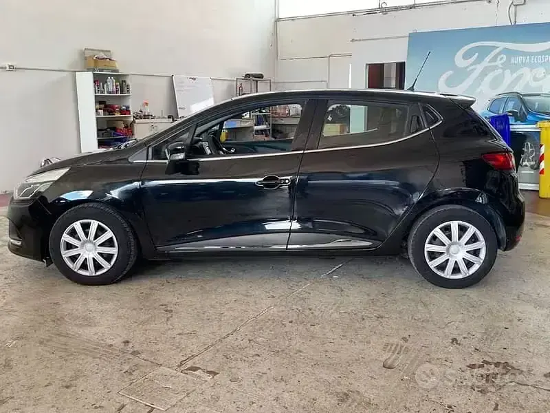 Usata Renault Clio IV Zen 75 CV (55 kW) 2017 Nero Berlina