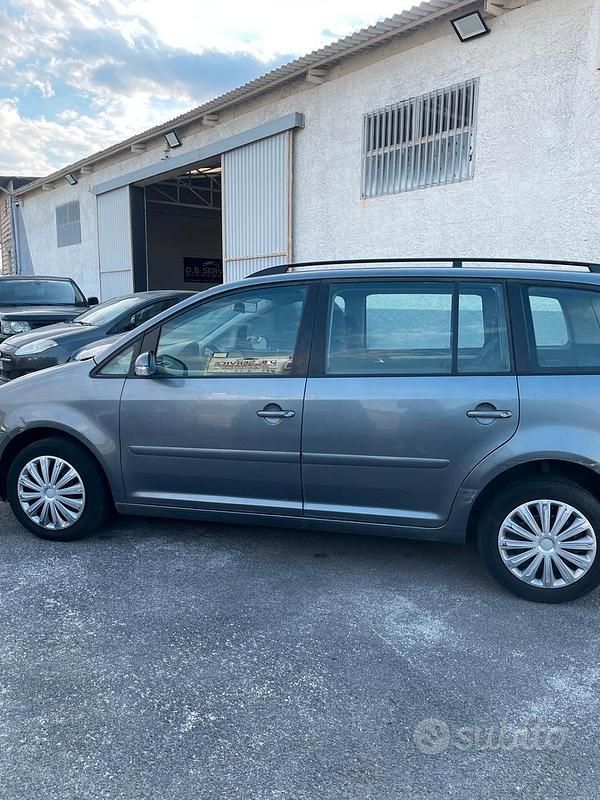 Usata VW Touran 101 CV (74 kW) 2003 Argento Monovolume