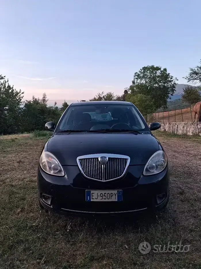 Usata Lancia Ypsilon 75 CV (55 kW) 2011 Nero Utilitaria