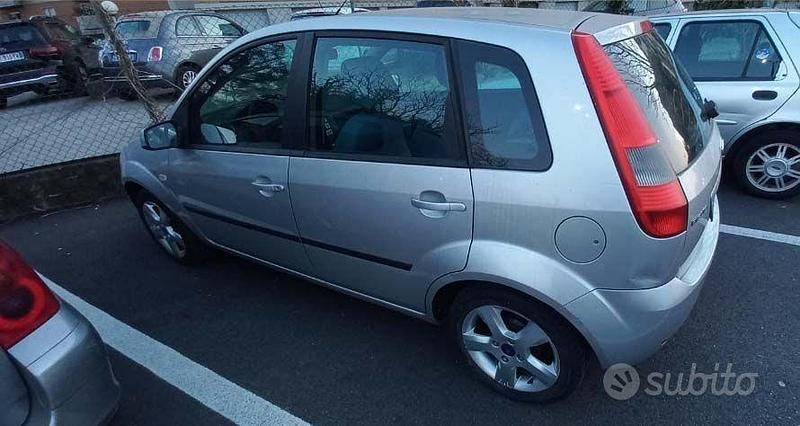 Usata Ford Fiesta 75 CV (55 kW) 2005 Utilitaria