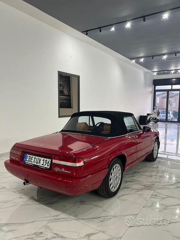 Usata Alfa Romeo Spider 122 CV (89 kW) 1991 Rosso Cabrio
