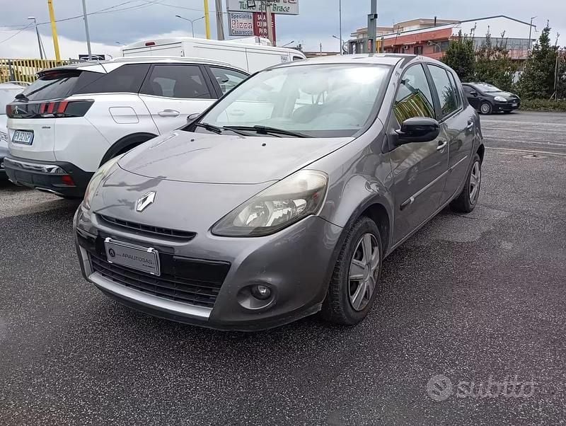 Usata Renault Clio II 74 CV (54 kW) 2010 Grigio Berlina