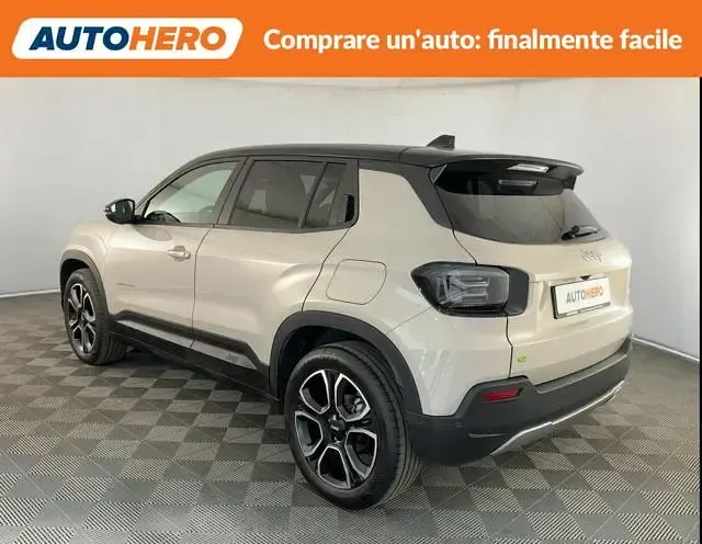 Usata Jeep Avenger Altitude 101 CV (74 kW) 2024 Beige SUV
