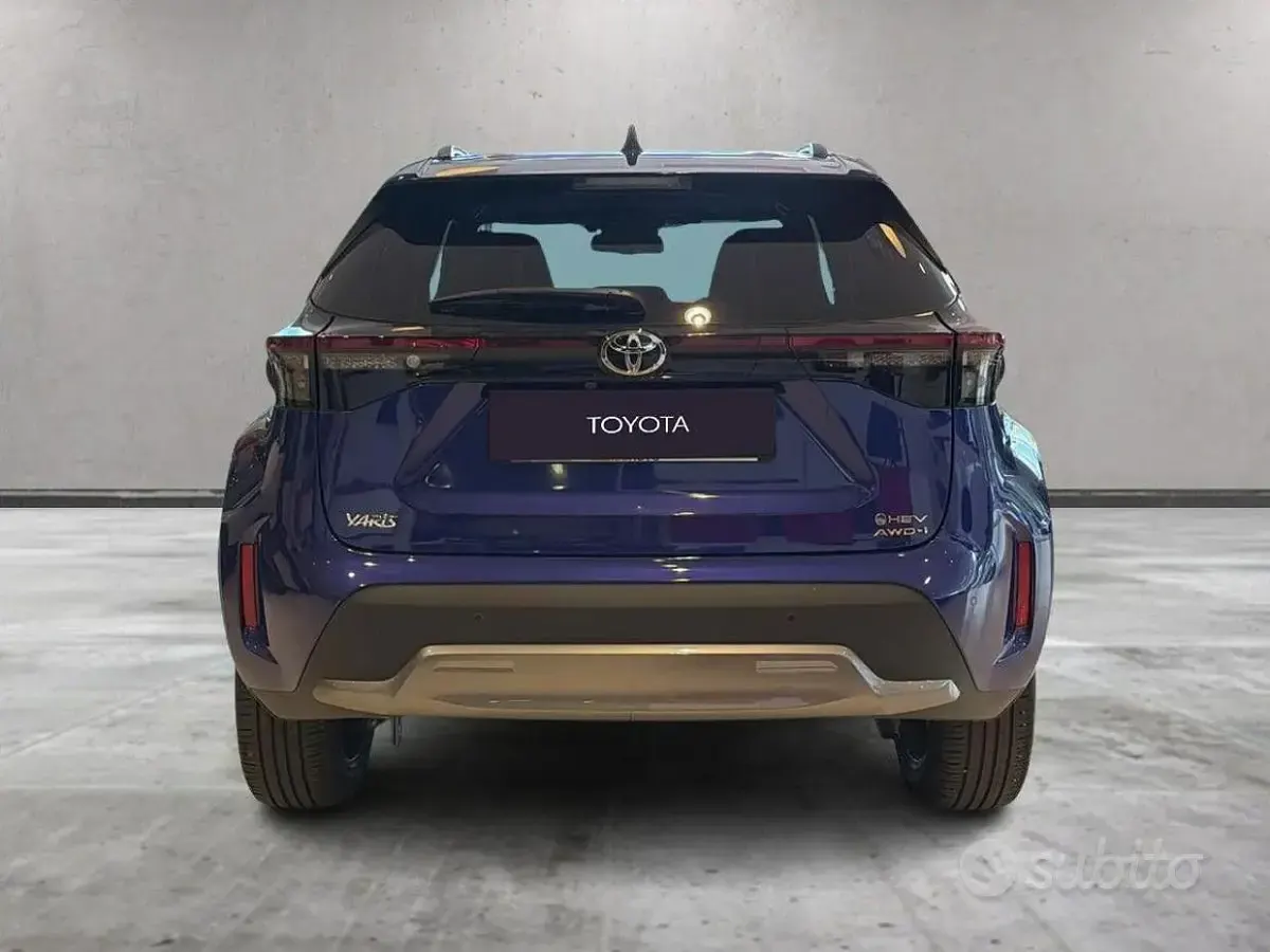 Usata Toyota Yaris Cross Lounge 130 CV (95 kW) 2025 Blu SUV