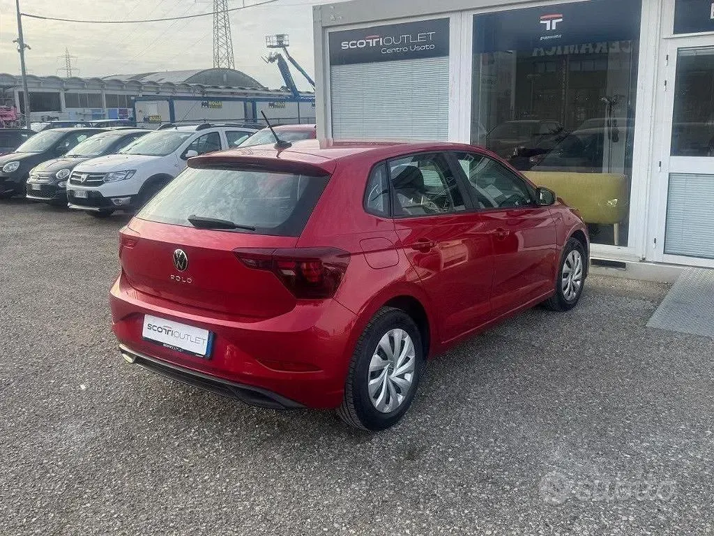 Usado VW Polo 80 CV (58 kW) 2022 Rojo Utilitario