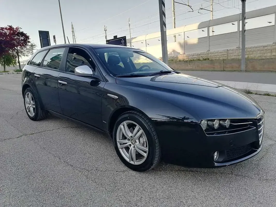 Usata Alfa Romeo 159 Distinctive 136 CV (100 kW) 2012 Nero Station wagon