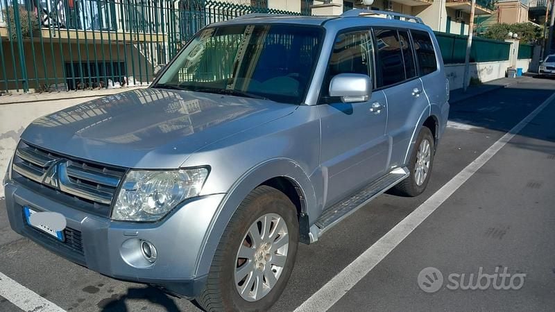 Grigio Usata 2007 Mitsubishi Pajero SUV | 7500 € - Immagine 1/4