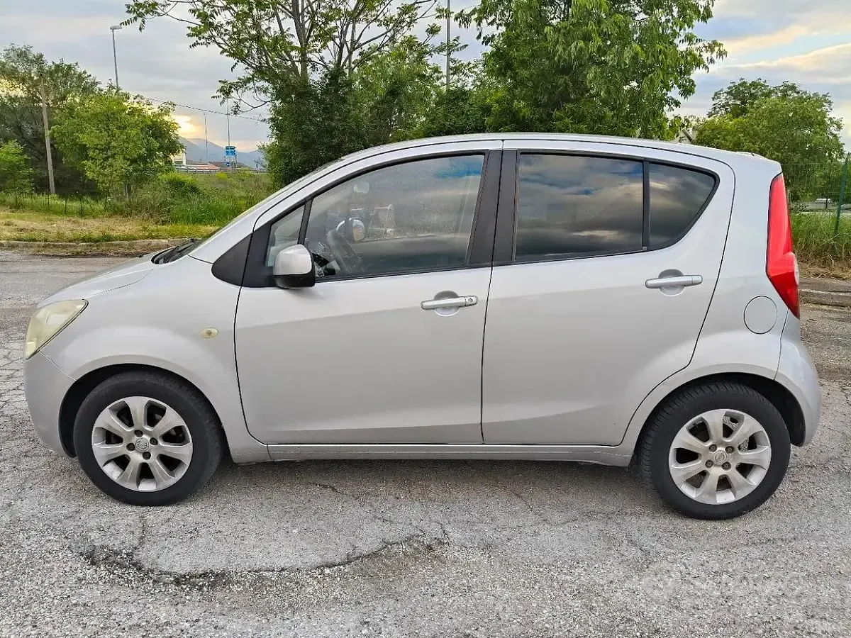 Usata Opel Agila 86 CV (63 kW) 2008 Grigio Utilitaria