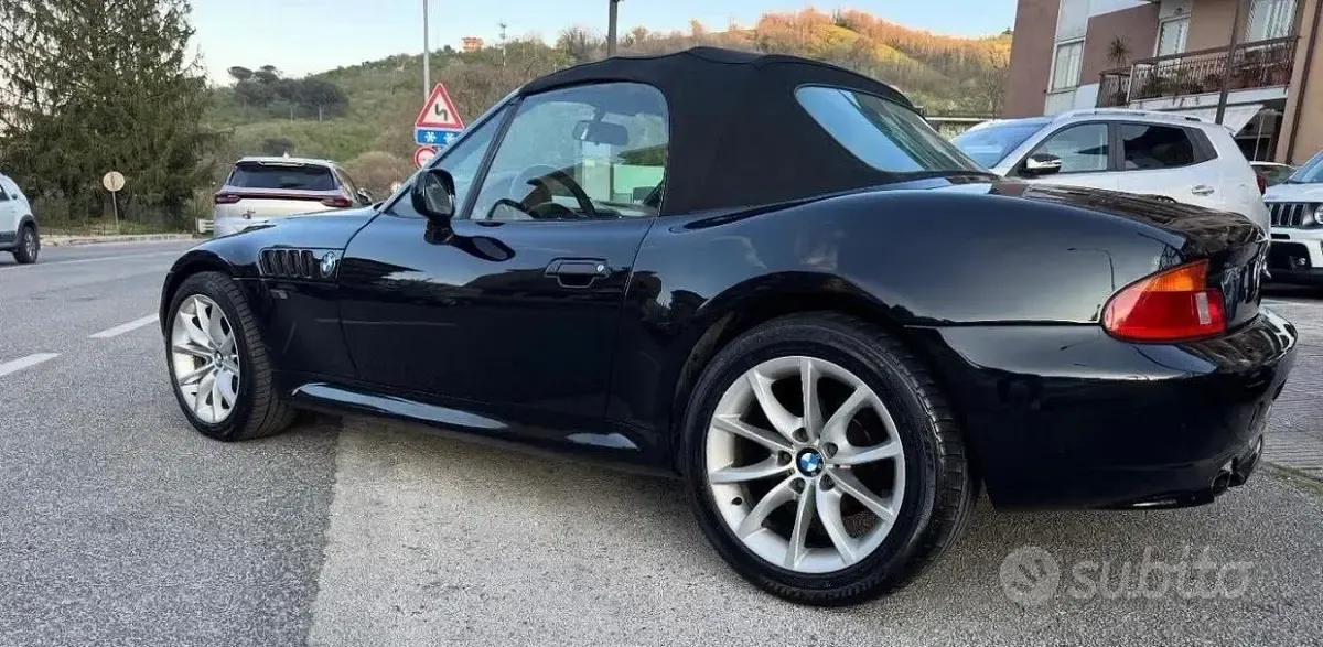 Usata BMW Z3 Efficient Dynamics 118 CV (86 kW) 2001 Nero Cabrio