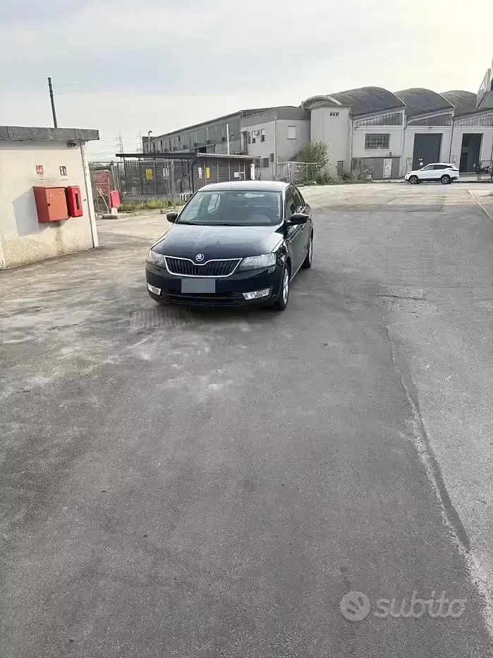 Usata Skoda Rapid 75 CV (55 kW) 2014 Blu Utilitaria