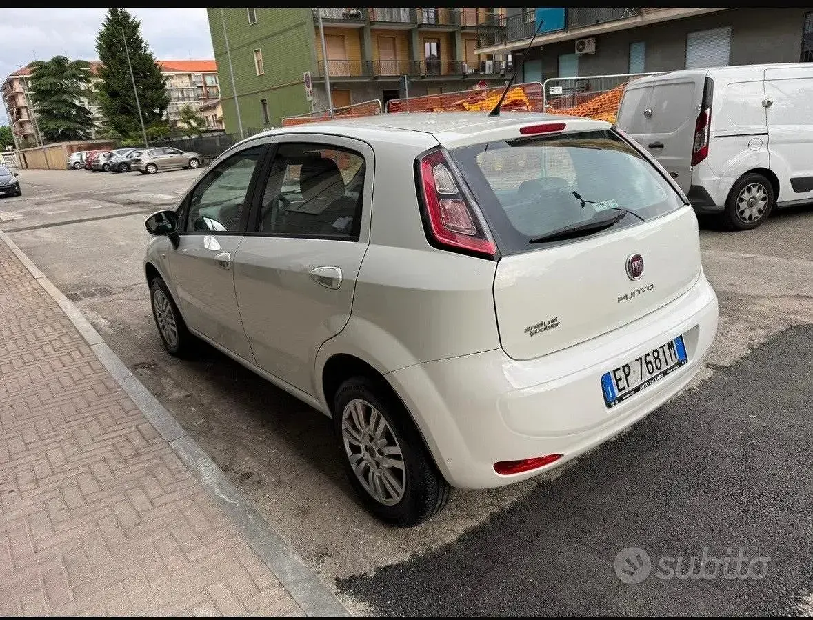 Occasion Fiat Punto Lounge 77 ch (56 kW) 2013 Blanc Citadine