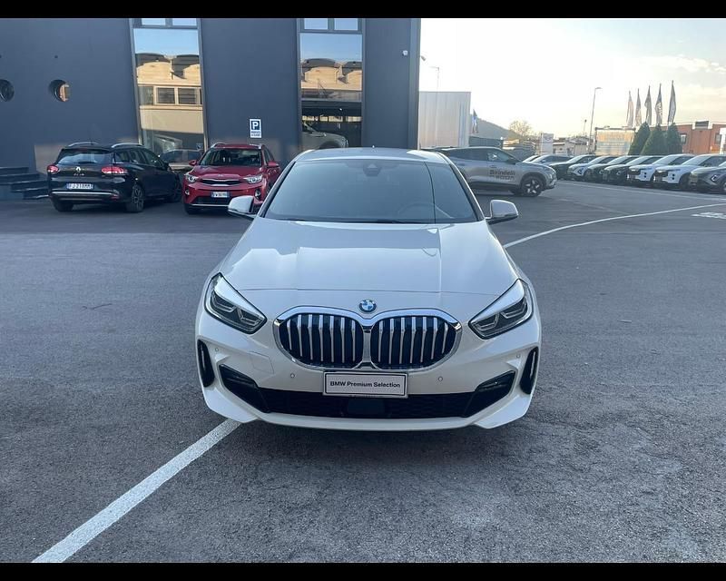 Usata BMW 118 M Sport 149 CV (109 kW) 2021 Alpinweiss iii pastello Utilitaria