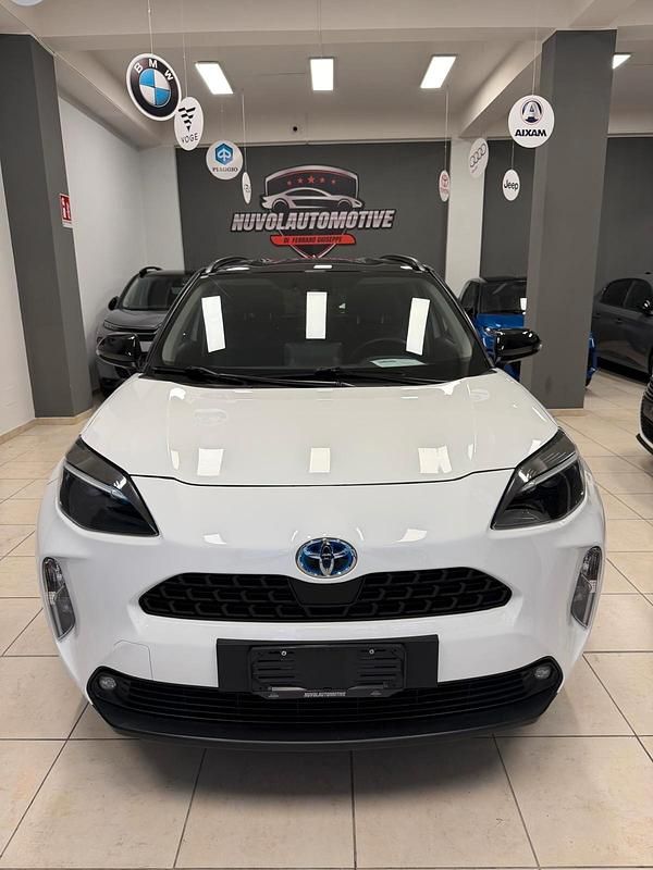 Usata Toyota Yaris Hybrid Trend 92 CV (67 kW) 2023 Bianco Station wagon