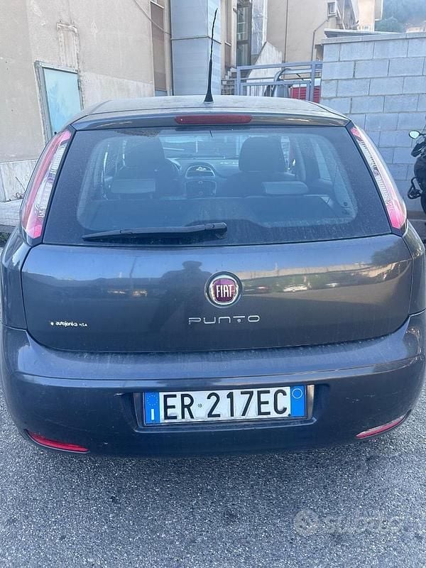 Usata Fiat Punto 69 CV (50 kW) 2015 Grigio Utilitaria