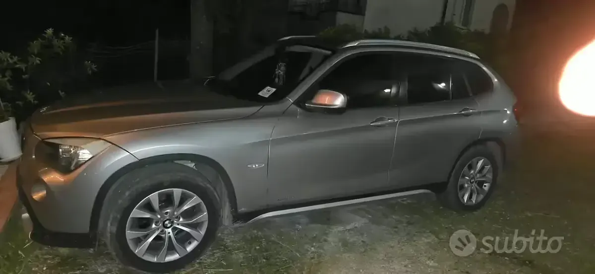 Begagnad BMW X1 2011 Grå SUV